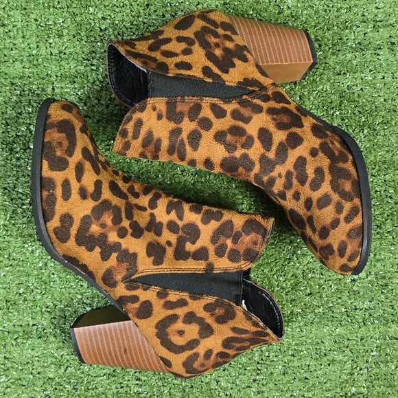 SIMPLY SOUTHERN | 147258 LEOPARD HEELED ANKLE CHELSEA BOOTIES - Picture 5 of 16